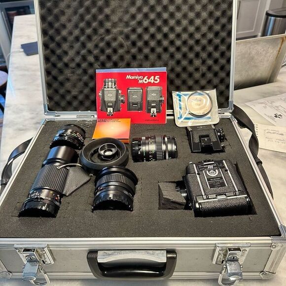 Vintage Mamiya M645 Medium Format Film Camera W/ 4 Lenses 2 Keys & Case Black OS - Picture 2 of 16